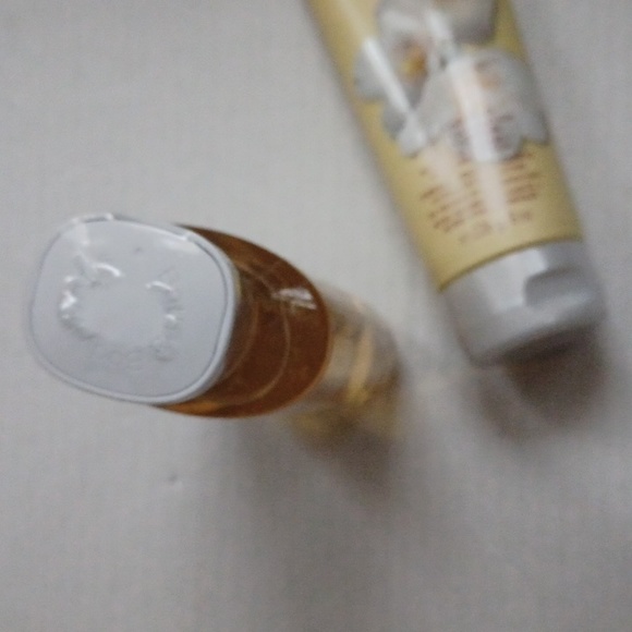 4/$60 New "White Tea & Ginger" Body Cream & Shower Gel Set -2 Bottles (1 Sealed) - Picture 10 of 10